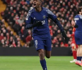 法甲-巴黎VS尼斯：自毁长城，三冠王还能卫冕吗？